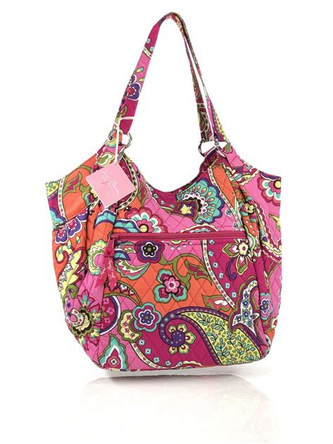Vera brad - Perfect for summer travel and back-to-school, Tupperware® Sandwich Keepers, Eco Bottles and Snack Cups are available for a limited-time in two signature, vibrant Vera Bradley designs. . Exclusively available on Tupperware.com, VeraBradley.com and in store at select Vera Bradley locations in the US. SHOP THE COLLECTION.